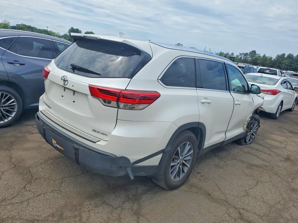 2019 Toyota Highlander მანქანა იყიდება აუქციონზე, vin: 5TDJZRFH9KS615027, აუქციონის ნომერი: 56602846