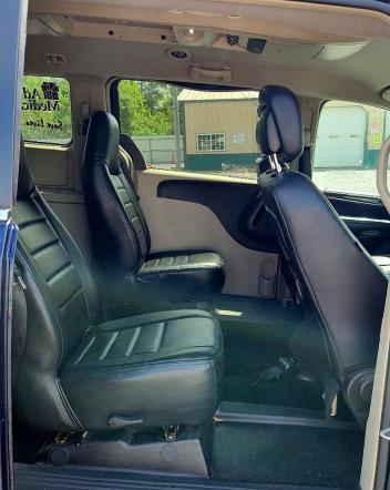 56801626 :رقم المزاد ، 2C4RC1BG6FR551613 vin ، 2015 Chrysler Town & Country مزاد بيع