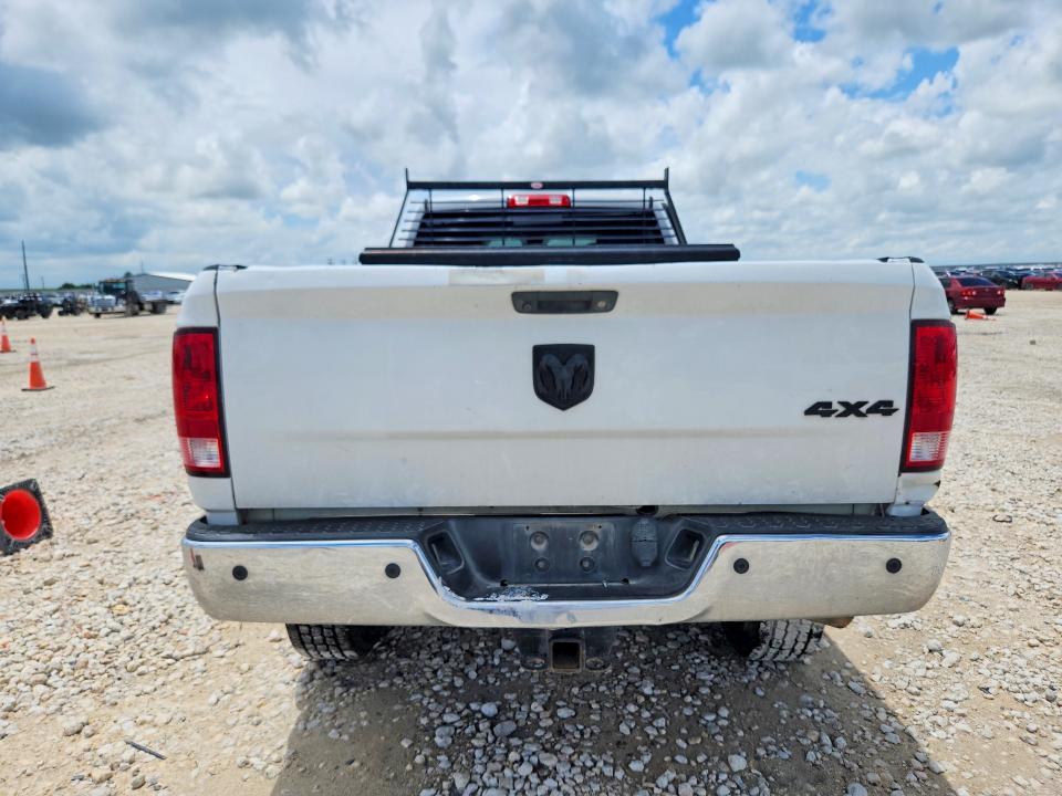 56334896 :رقم المزاد ، 3C6UR5HL6JG222405 vin ، 2018 Ram 2500 مزاد بيع