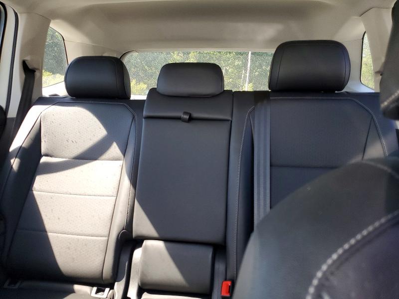 58015116 :رقم المزاد ، 3VV3B7AX2JM023209 vin ، 2018 Volkswagen Tiguan مزاد بيع
