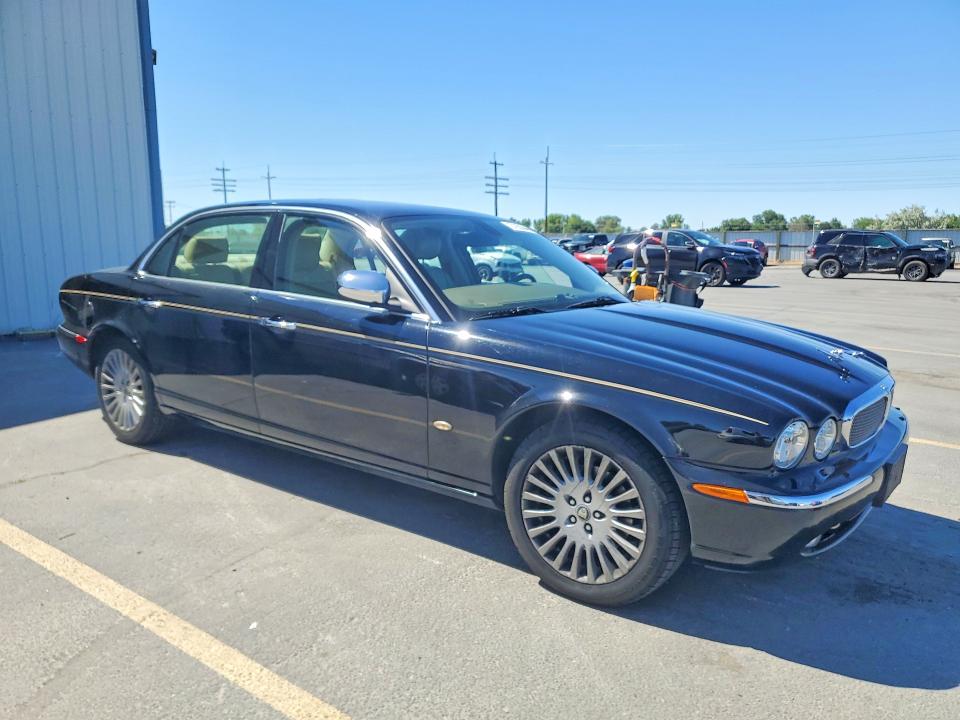 2006 Jaguar Vandenplas მანქანა იყიდება აუქციონზე, vin: SAJWA82B56SH11196, აუქციონის ნომერი: 57055046