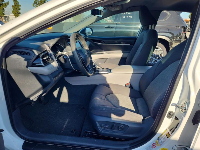 57004686 :رقم المزاد ، 4T1B11HK8KU220124 vin ، 2019 Toyota Camry مزاد بيع