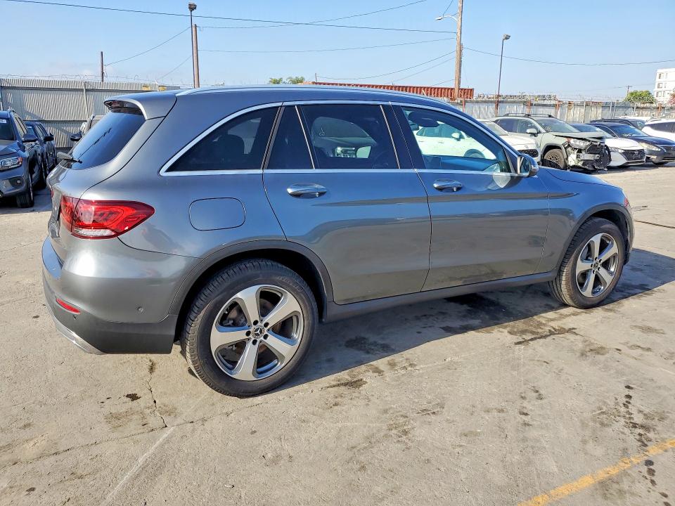 56832226 :رقم المزاد ، W1N0G8DB2NV350271 vin ، 2022 Mercedes-benz Glc مزاد بيع