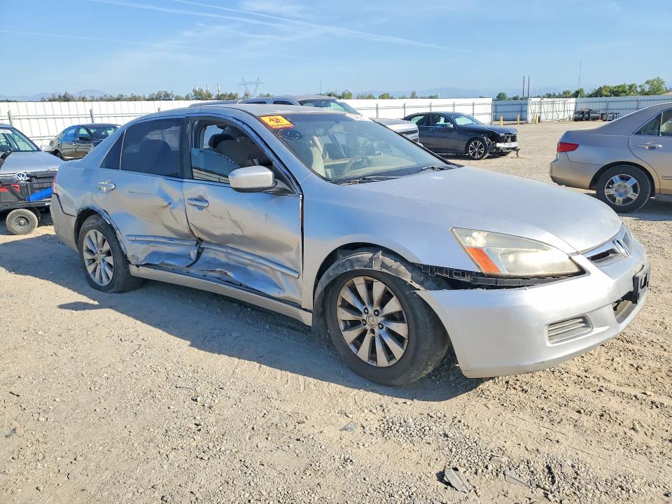 Продажа на аукционе авто 2007 Honda Accord, vin: JHMCM56347C017634, номер лота: 57962766