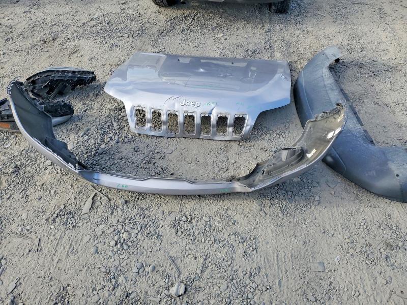 2019 Jeep Cherokee მანქანა იყიდება აუქციონზე, vin: 1C4PJLCB3KD134586, აუქციონის ნომერი: 59096996