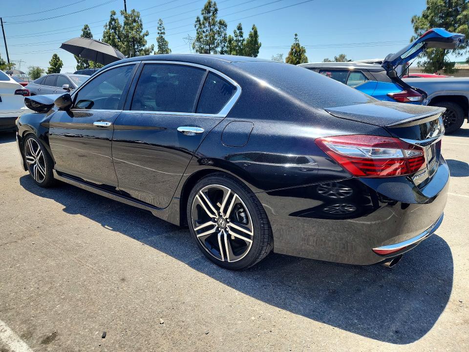 55328906 :رقم المزاد ، 1HGCR2F11HA020666 vin ، 2017 Honda Accord مزاد بيع