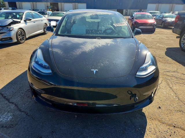 57876806 :رقم المزاد ، 5YJ3E1EB0JF135058 vin ، 2018 Tesla Model 3 مزاد بيع