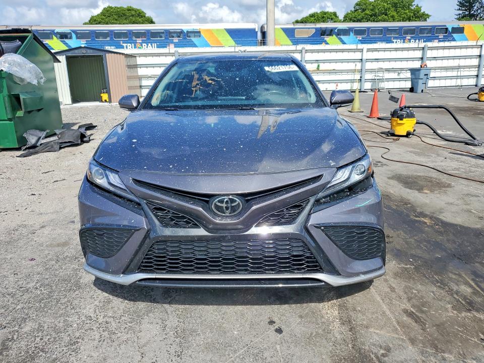 56621756 :رقم المزاد ، 4T1K61AK2NU022350 vin ، 2022 Toyota Camry مزاد بيع