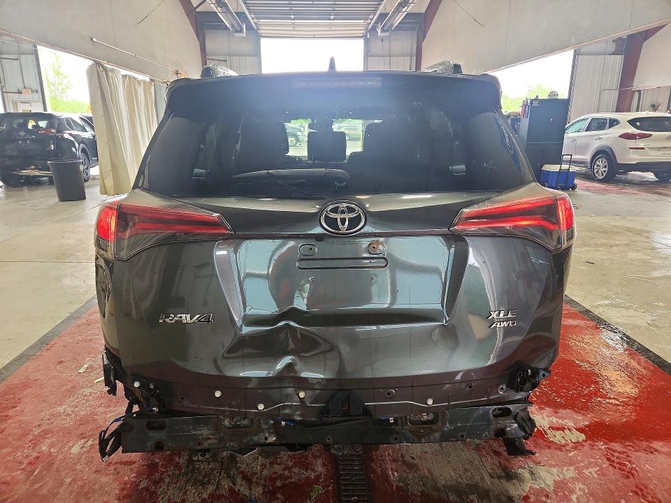 57009346 :رقم المزاد ، JTMRFREV3JJ741107 vin ، 2018 Toyota Rav4 مزاد بيع