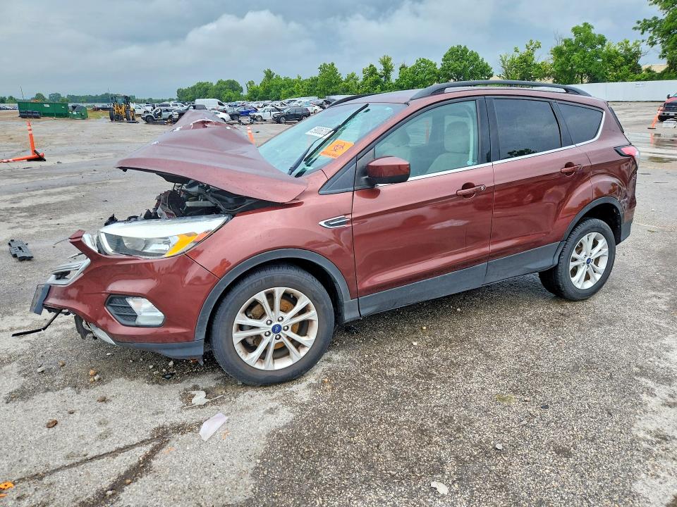 59006286 :رقم المزاد ، 1FMCU0GD0JUB51758 vin ، 2018 Ford Escape مزاد بيع