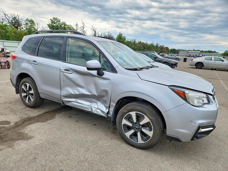 2018 Subaru Forester მანქანა იყიდება აუქციონზე, vin: JF2SJAGC3JH617702, აუქციონის ნომერი: 58093646