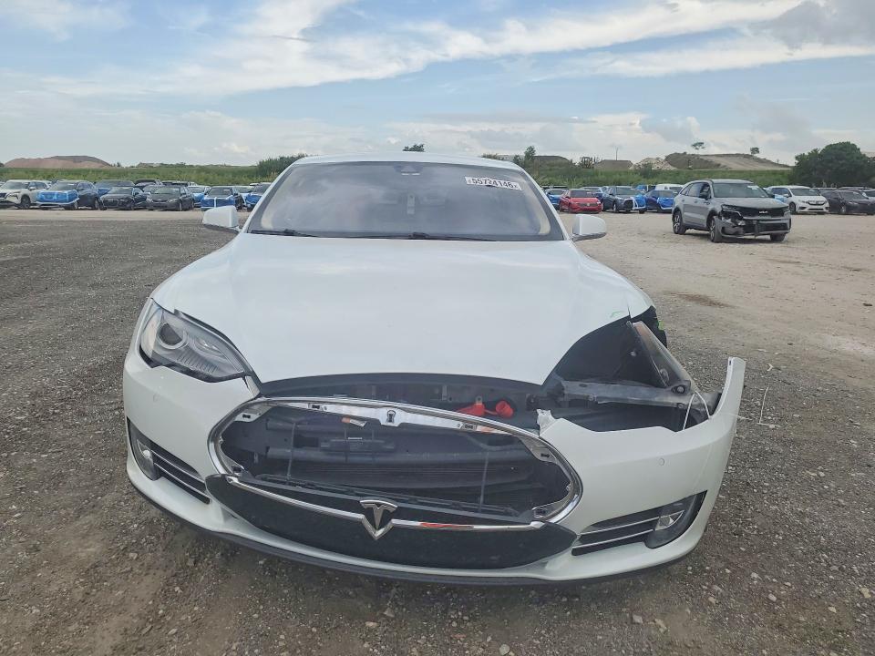 2015 Tesla Model S მანქანა იყიდება აუქციონზე, vin: 5YJSA1H1XFFP70936, აუქციონის ნომერი: 55724146