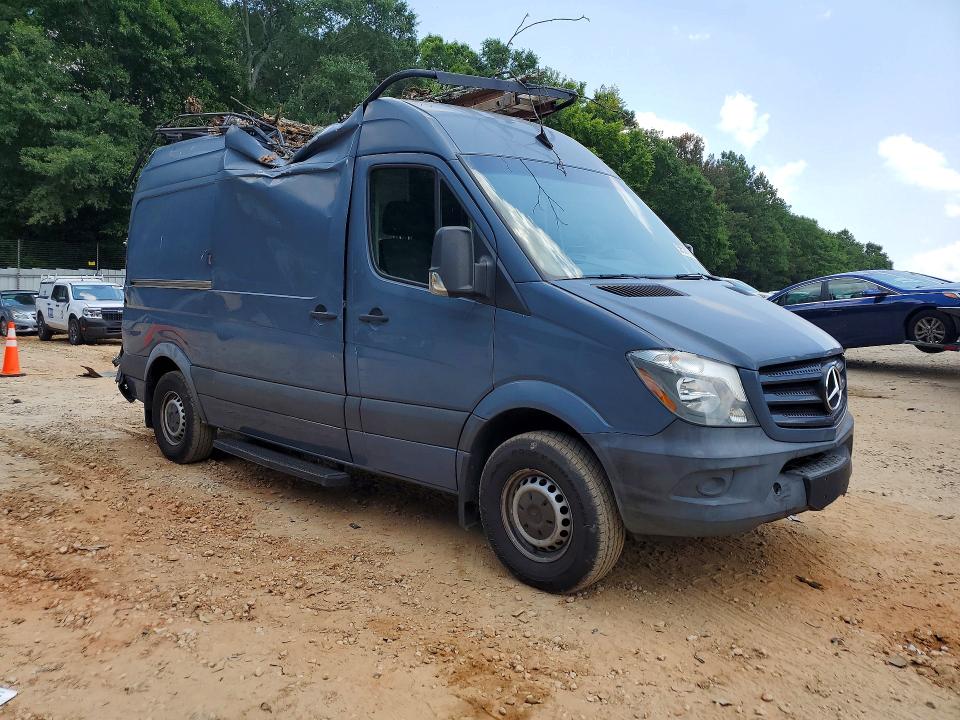 58526166 :رقم المزاد ، WD3PE7CD2JP635182 vin ، 2018 Mercedes-benz Sprinter مزاد بيع