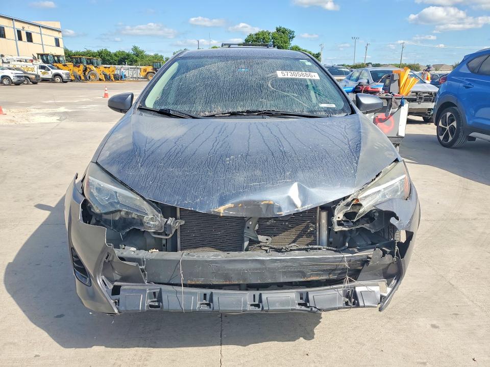 57305886 :رقم المزاد ، 5YFBURHE7JP830810 vin ، 2018 Toyota Corolla مزاد بيع