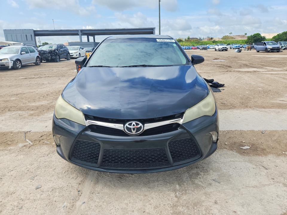 55401116 :رقم المزاد ، 4T1BF1FK9FU966916 vin ، 2015 Toyota Camry مزاد بيع