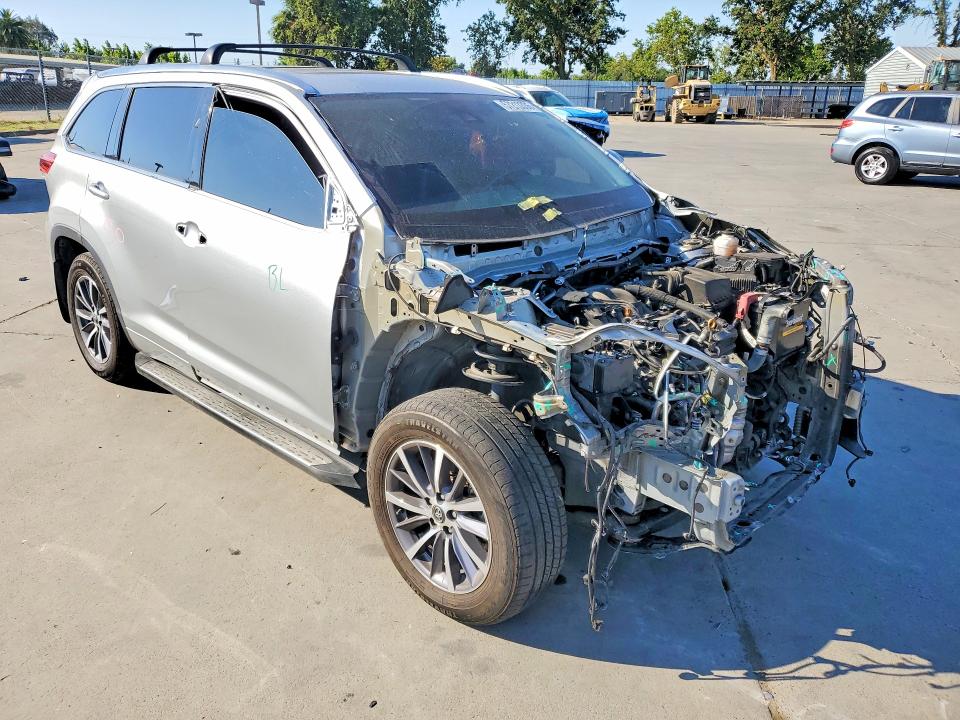 57213336 :رقم المزاد ، 5TDJZRFH8HS511346 vin ، 2017 Toyota Highlander مزاد بيع