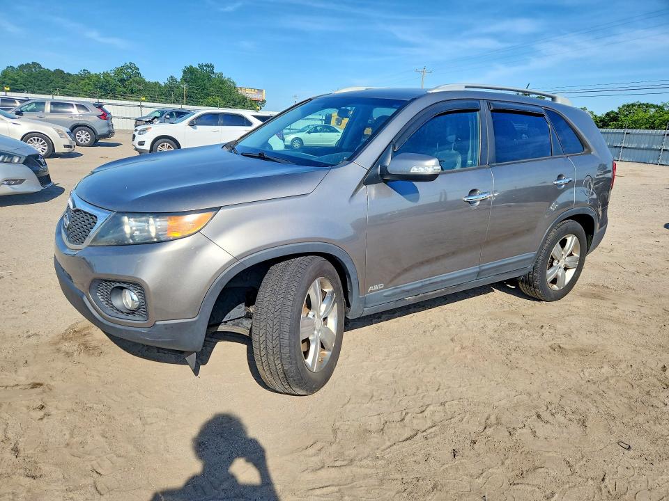2013 Kia Sorento მანქანა იყიდება აუქციონზე, vin: 5XYKUCA63DG310631, აუქციონის ნომერი: 55552766