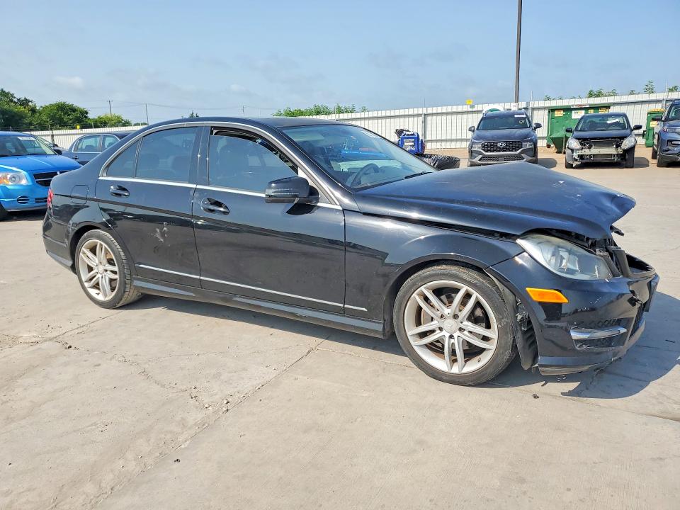 Продаж на аукціоні авто 2013 Mercedes-benz C, vin: WDDGF4HBXDA869897, номер лоту: 58710036
