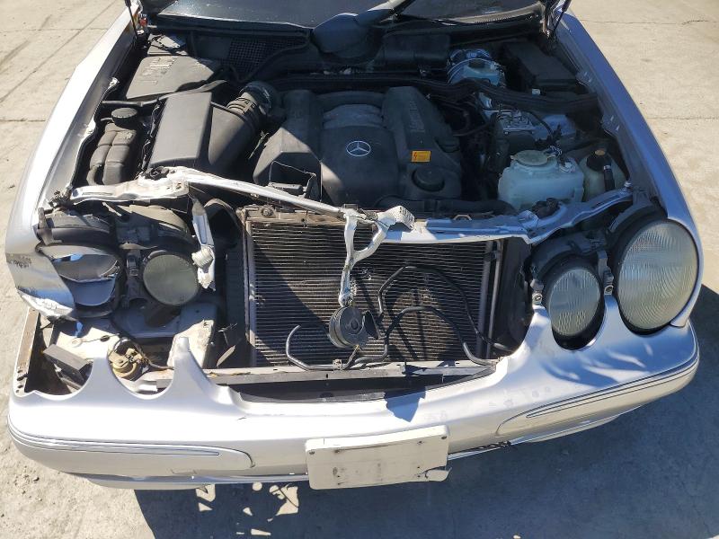 57387056 :رقم المزاد ، WDBJH82J21X051038 vin ، 2001 Mercedes-benz E مزاد بيع