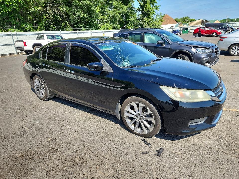 56742396 :رقم المزاد ، 1HGCR2F52FA108528 vin ، 2015 Honda Accord مزاد بيع