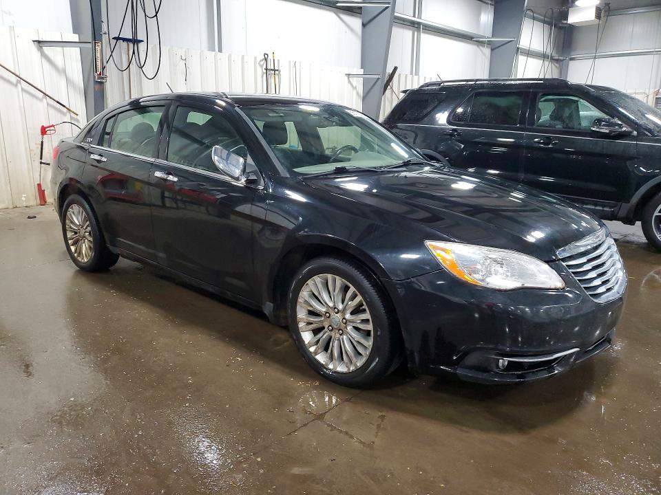 56775586 :رقم المزاد ، 1C3BC2FG0BN623581 vin ، 2011 Chrysler 200 مزاد بيع