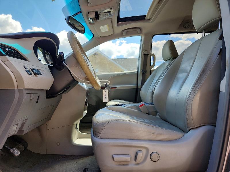 57301946 :رقم المزاد ، 5TDYK3DC5DS362220 vin ، 2013 Toyota Sienna مزاد بيع