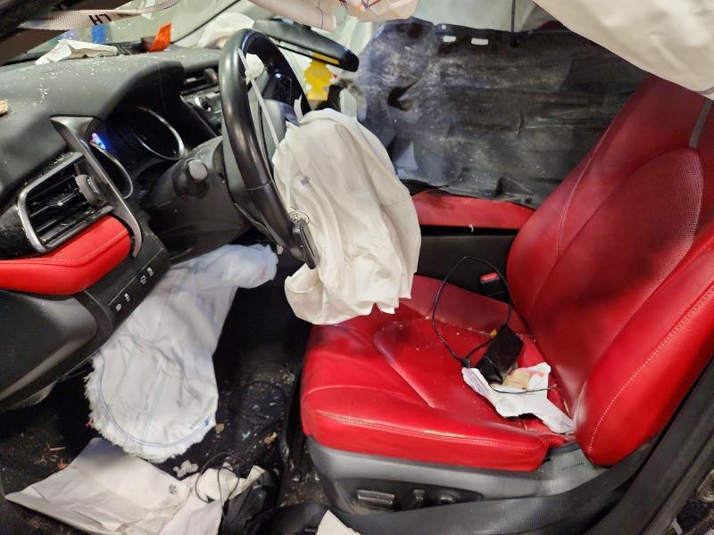 57210986 :رقم المزاد ، 4T1BZ1HK1KU027385 vin ، 2019 Toyota Camry مزاد بيع
