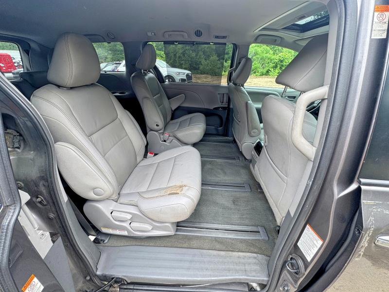 58819886 :رقم المزاد ، 5TDDZ3DC2HS167093 vin ، 2017 Toyota Sienna مزاد بيع