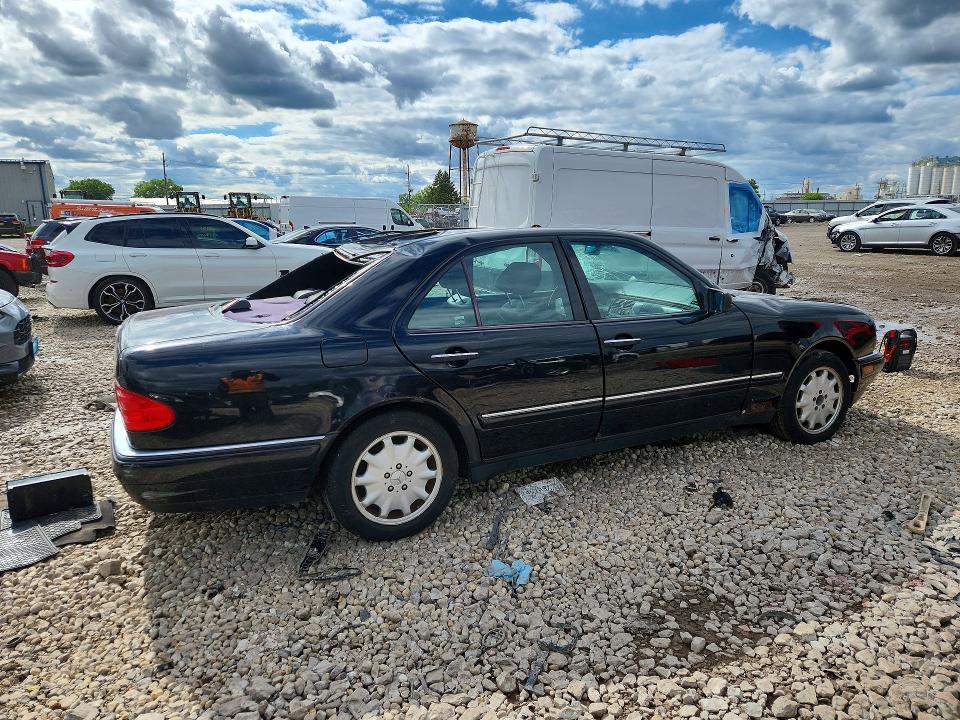 57754886 :رقم المزاد ، WDBJF82F2WX007808 vin ، 1998 Mercedes-benz E-class E320 مزاد بيع