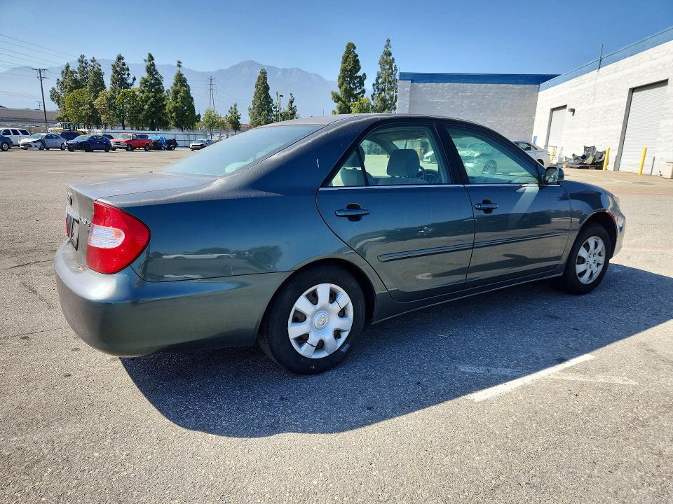 55756956 :رقم المزاد ، JTDBE32K720021568 vin ، 2002 Toyota Camry مزاد بيع