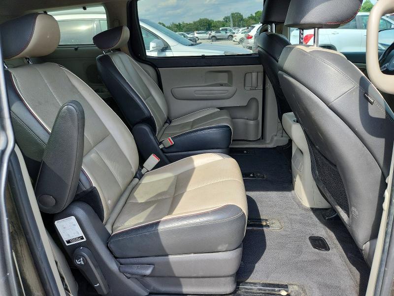 56330036 :رقم المزاد ، KNDMB5C1XH6314275 vin ، 2017 Kia Sedona مزاد بيع