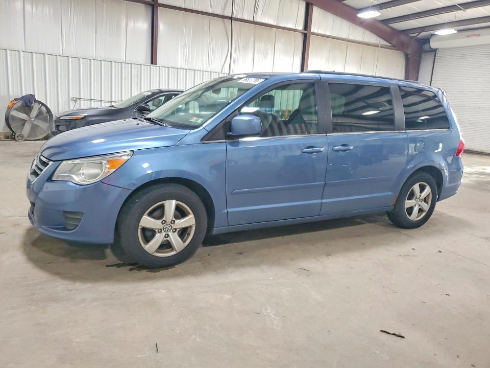 56837706 :رقم المزاد ، 2V4RW3DG2BR738797 vin ، 2011 Volkswagen Routan مزاد بيع