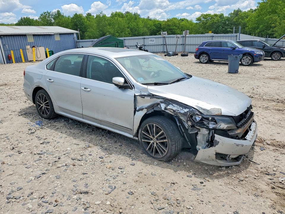 55431006 :رقم المزاد ، 1VWBT7A30FC017449 vin ، 2015 Volkswagen Passat مزاد بيع
