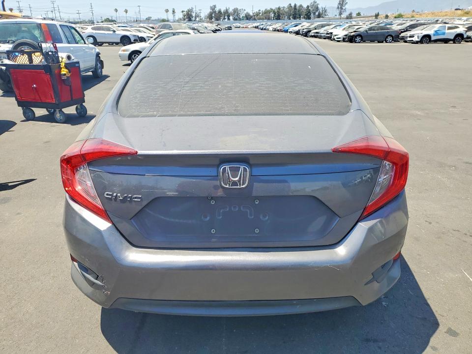 56183726 :رقم المزاد ، 2HGFC2F53JH608982 vin ، 2018 Honda Civic مزاد بيع