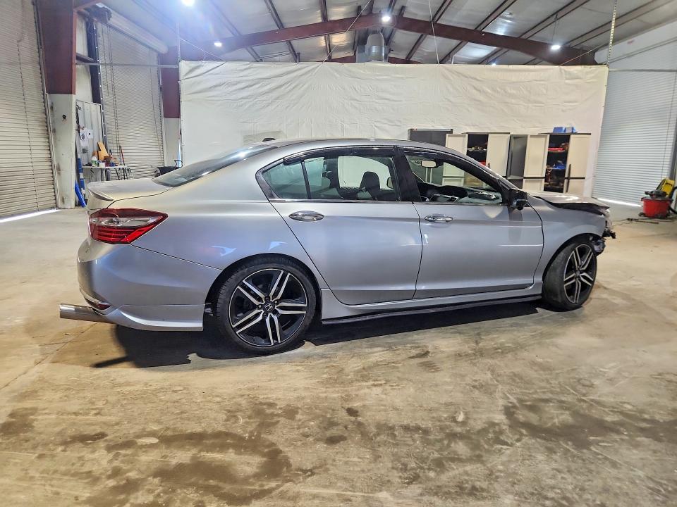 56954366 :رقم المزاد ، 1HGCR3F99HA009586 vin ، 2017 Honda Accord مزاد بيع