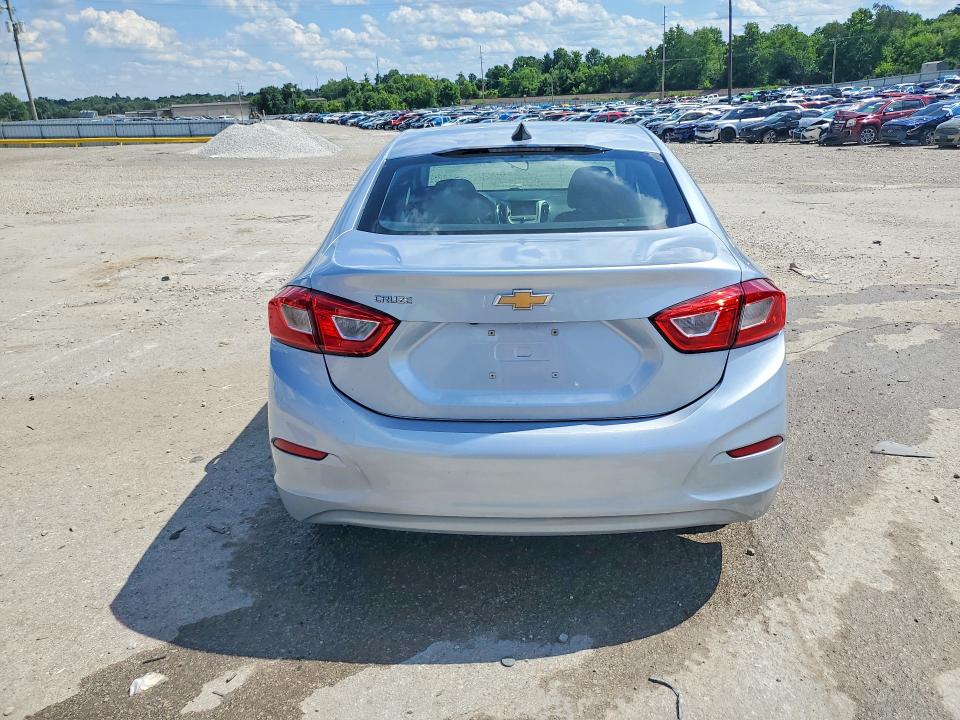 57312026 :رقم المزاد ، 1G1BC5SM8J7228858 vin ، 2018 Chevrolet Cruze مزاد بيع