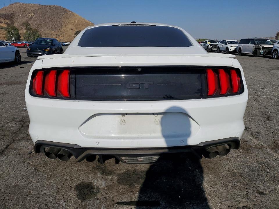 56739706 :رقم المزاد ، 1FA6P8CF5J5156615 vin ، 2018 Ford Mustang مزاد بيع
