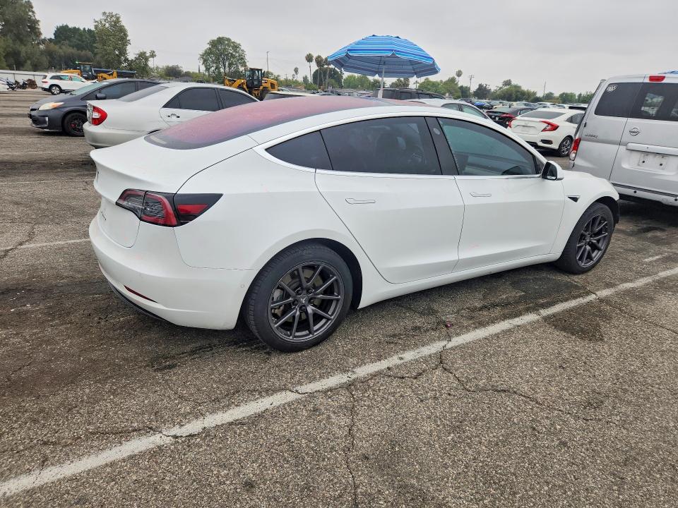 57207356 :رقم المزاد ، 5YJ3E1EA3JF009106 vin ، 2018 Tesla Model 3 مزاد بيع