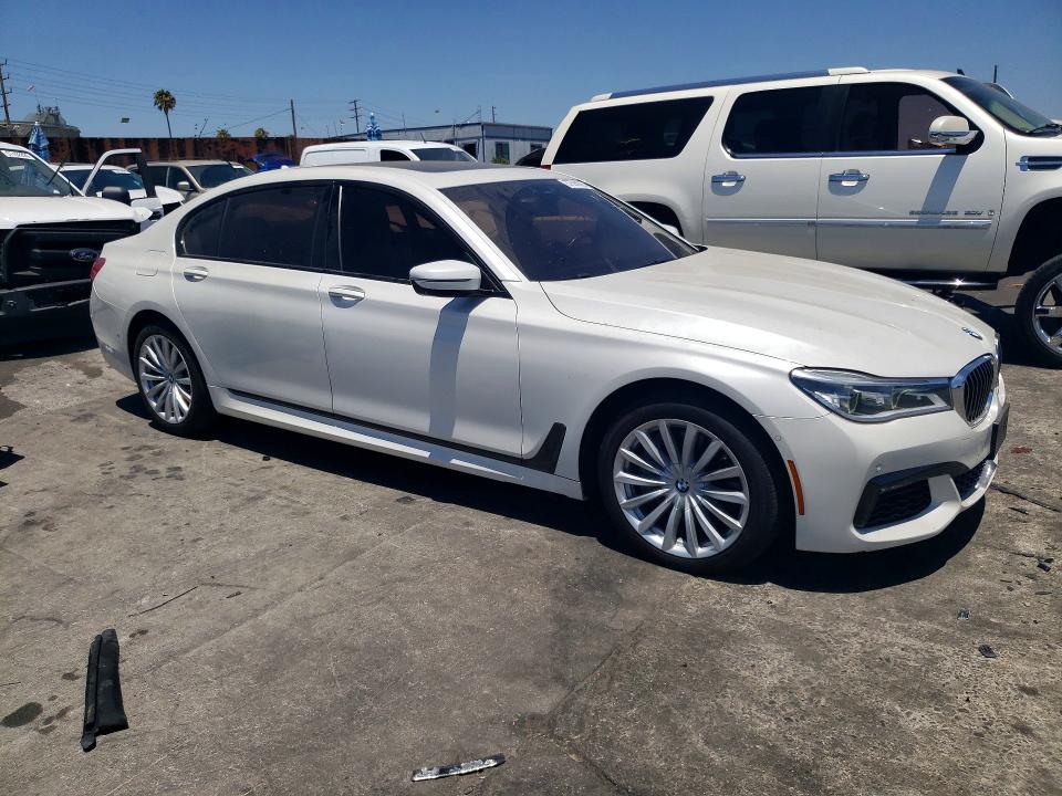 2017 Bmw 750 მანქანა იყიდება აუქციონზე, vin: WBA7F2C53HG421761, აუქციონის ნომერი: 57598326