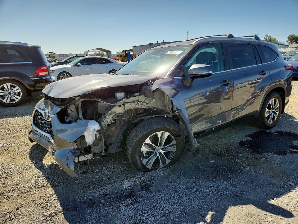 55811386 :رقم المزاد ، 5TDKDRAH4PS526807 vin ، 2023 Toyota Highlander مزاد بيع