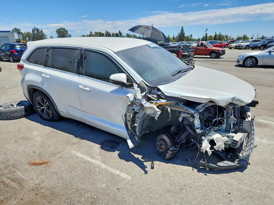 Продаж на аукціоні авто 2018 Toyota Highlander, vin: 5TDZZRFH9JS251239, номер лоту: 57253456