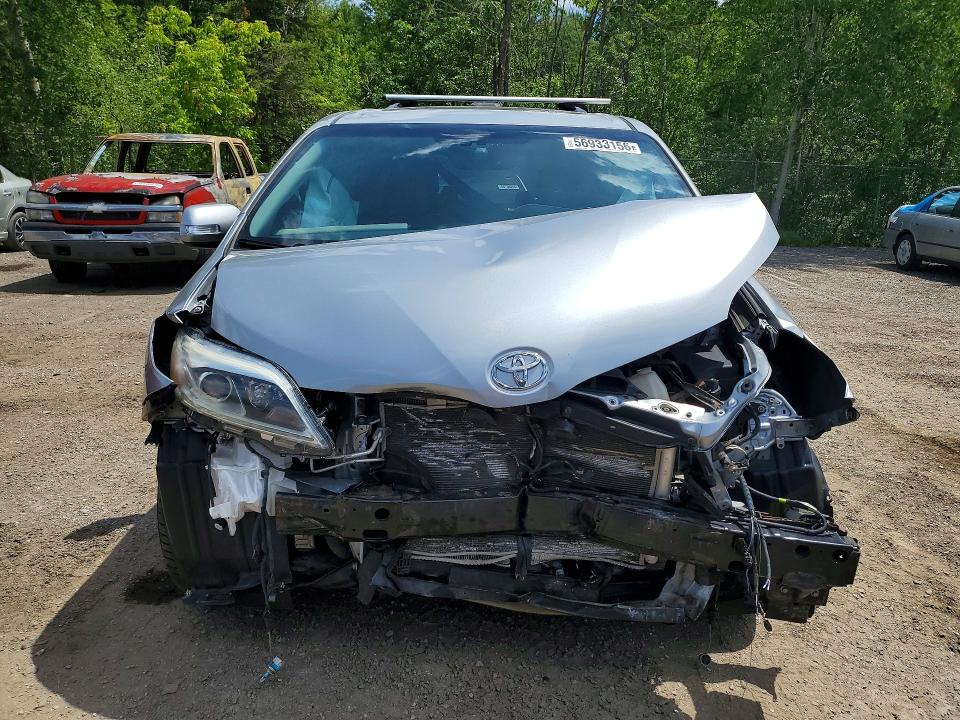 56933156 :رقم المزاد ، 5TDYZ3DC6HS840470 vin ، 2017 Toyota Sienna مزاد بيع
