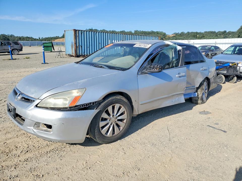 Продажа на аукционе авто 2007 Honda Accord, vin: JHMCM56347C017634, номер лота: 57962766