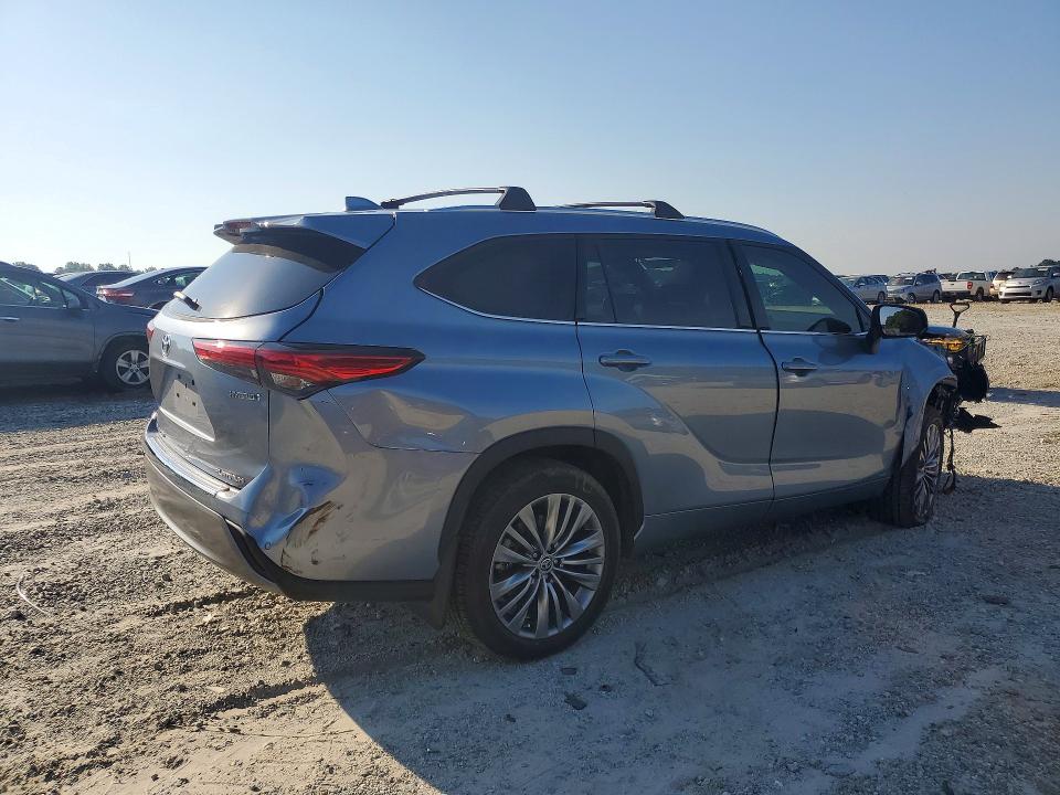 Auction sale of the 2022 Toyota Highlander, vin: 5TDEBRCH4NS076525, lot number: 57163156