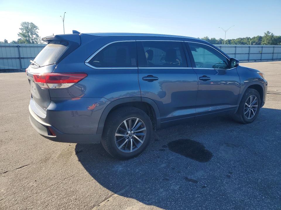 55915836 :رقم المزاد ، 5TDKZRFH7JS280711 vin ، 2018 Toyota Highlander مزاد بيع
