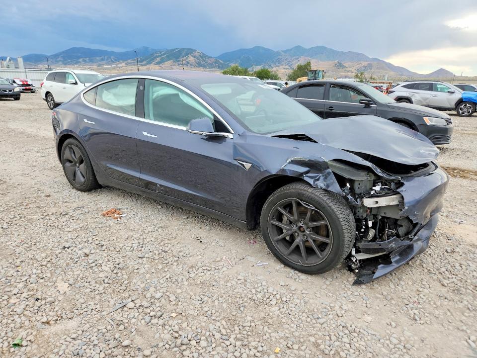 Продажа на аукционе авто 2018 Tesla Model 3, vin: 5YJ3E1EB3JF181354, номер лота: 58991186