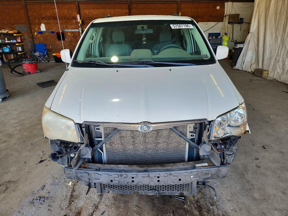57507196 :رقم المزاد ، 2A4RR5D16AR131979 vin ، 2010 Chrysler Town & Country مزاد بيع