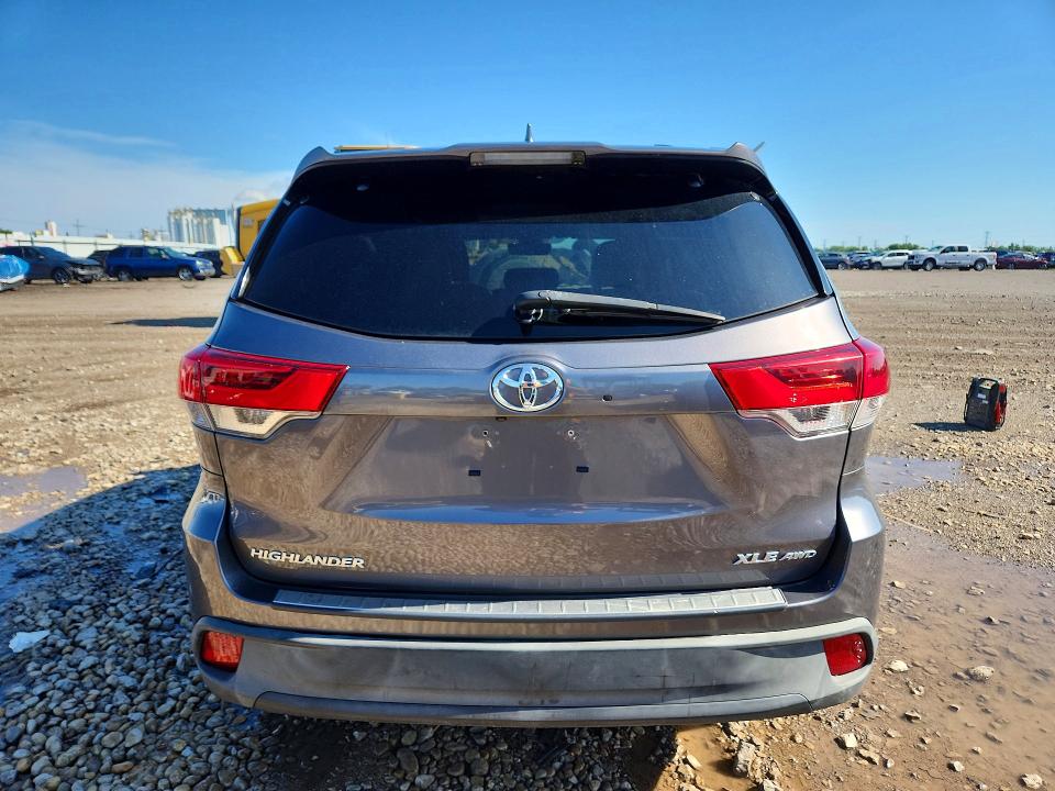 Продаж на аукціоні авто 2018 Toyota Highlander, vin: 5TDJZRFH1JS899171, номер лоту: 56523586