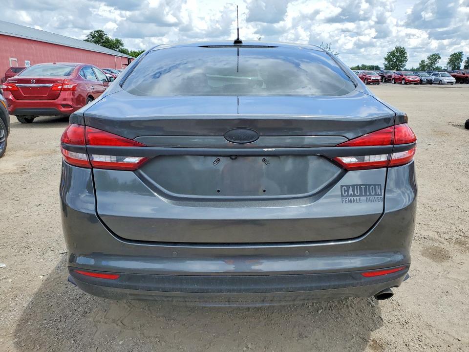 58285196 :رقم المزاد ، 3FA6P0PU3JR258325 vin ، 2018 Ford Fusion مزاد بيع
