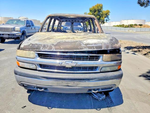 2001 Chevrolet Suburban მანქანა იყიდება აუქციონზე, vin: 3GNFK16T01G205317, აუქციონის ნომერი: 58613636